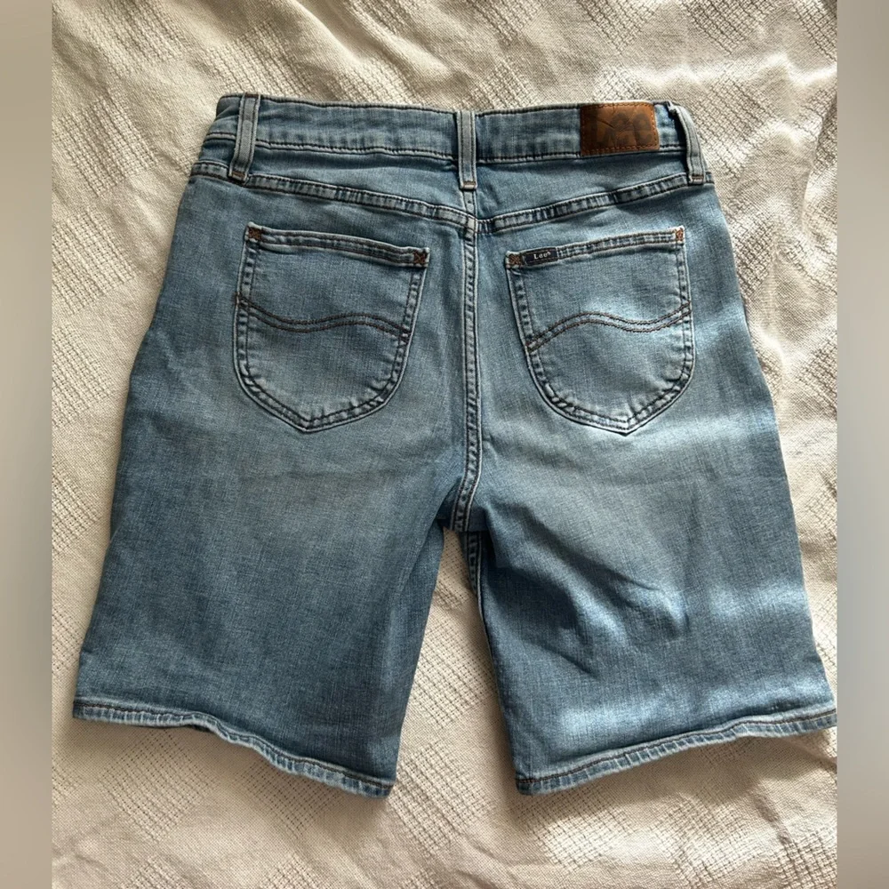 Lee Denim Bermuda Shorts mid rise size 8 - Picture 2 of 8